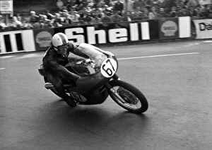 Images Dated 25th November 2017: Roger Sutcliffe (Matchless) 1969 Senior Manx Grand Prix