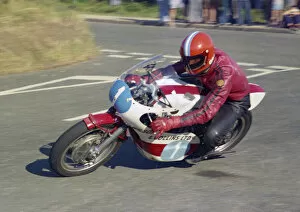 Images Dated 26th October 2020: Roger Sutcliffe (Yamaha) 1976 Jurby Road