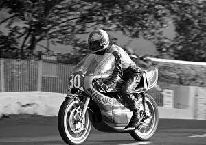 Images Dated 2nd December 2017: Ron Rowlands (Artdean Yamaha) 1975 Lightweight Manx Grand Prix