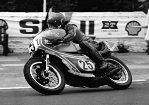 Images Dated 11th February 2019: Ron Rowlands (Yamaha) 1977 Senior Manx Grand Prix
