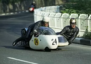 Images Dated 12th December 2016: Ron Smith &s Davidson (Triumph) 1969 750 Sidecar TT