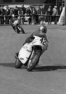 Images Dated 27th January 2018: Ronnie Bryant (Lund Matchless) 1973 Senior Manx Grand Prix