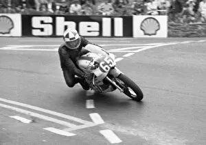 Images Dated 15th April 2020: Ronnie Hewitt (Yamaha) 1976 Lightweight Manx Grand Prix