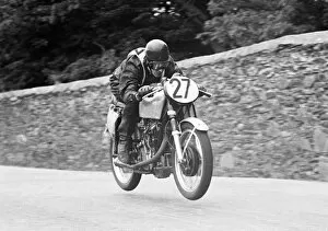 Images Dated 15th August 2016: Ronnie Mead (Velocette) 1952 Lightweight TT