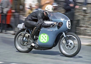 Images Dated 16th December 2019: Roy Bisbey (Yamaha) 1969 Lightweight TT