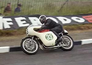 Images Dated 23rd January 2022: Roy Boughey (Yamaha) 1965 Lightweight TT