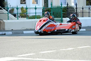 Roy Hanks Collection: Roy Hanks & Dave Wells (DMR Suzuki) 2009 Sidecar TT