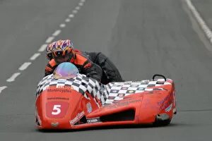 Images Dated 4th June 2003: Roy Hanks & Dave Wells (Molyneux) 2003 Sidecar TT
