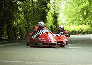 Images Dated 13th July 2021: Roy Hanks & Dave Wells (Molyneux Yamaha) 2000 Sidecar TT