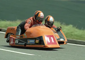 Images Dated 21st March 2021: Roy Hanks & Tom Hanks (Ireson NRTH) 1990 Sidecar TT