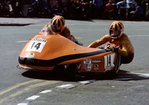 Images Dated 29th October 2018: Roy Hanks & Vince Biggs (Yamaha) 1981 Sidecar TT