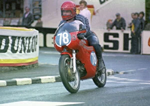 Images Dated 23rd May 2018: Roy Simmons (Aermacchi) 1972 Junior TT