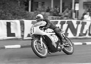 1966 Senior Manx Grand Prix Collection: Roy Simmons (Norton) 1966 Senior Manx Grand Prix
