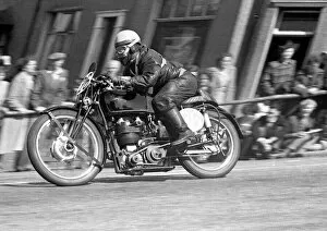 Images Dated 3rd November 2016: Roy Smith (Velocette) 1954 Junior TT