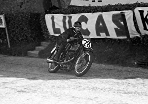 Images Dated 9th November 2016: Roy Walker (Velocette) 1954 Junior TT