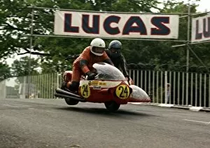 Images Dated 10th February 2018: Roy Woodhouse & D Houghton (Honda) 1974 750 Sidecar TT