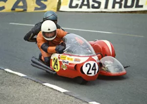 Images Dated 13th October 2018: Roy Woodhouse & Dave Houghton (Honda) 1974 750 Sidecar TT