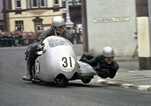 Images Dated 24th August 2020: Russ Hackman & B Body (Triumph) 1966 Sidecar TT