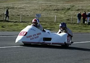 Images Dated 6th January 2018: Russ Pearce & Rod Pearce (Yamaha) 1994 Sidecar TT