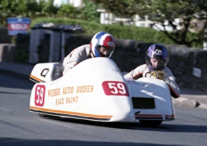 Images Dated 7th January 2018: Russ Pearce & Rod Pearce (Yamaha) 1994 Sidecar TT