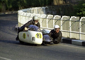 Images Dated 26th November 2015: Russ Pollard & M Wescombe (P.W.4) 1971 750cc Sidecar TT