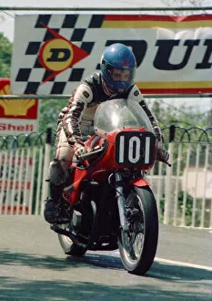 Images Dated 19th September 2019: Sandy Berwick (Suzuki) 1986 Formula Two TT