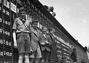 Images Dated 6th January 2021: Scouts on Scoreboard 1947 TT