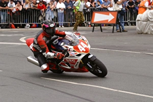 Images Dated 8th June 2004: Seamus Greene (Suzuki) 2004 Production 1000 TT