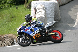 Images Dated 31st May 2003: Shaun Harris (Suzuki): 2003 Formula One TT