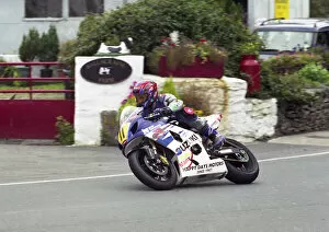 Images Dated 3rd October 2021: Si Fulton (Suzuki) 2004 Newcomers Manx Grand Prix