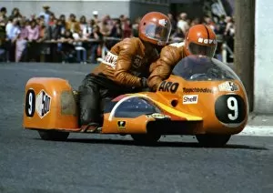 Images Dated 11th March 2018: Siegfried Schauzu & Wolfgang Kalauch (Aro) 1976 500 Sidecar TT
