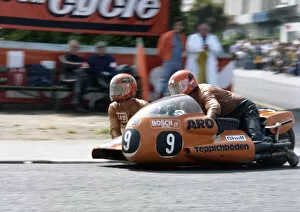 Images Dated 23rd December 2019: Siegfried Schauzu & Wolfgang Kalauch (Aro) 1976 500 Sidecar TT