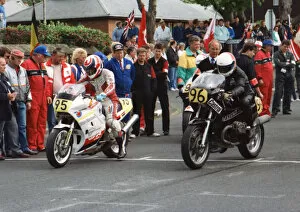 Images Dated 10th September 2019: Simon Cheung (Honda) and Hans Otto Buenuth (BMW) 1989 Senior TT