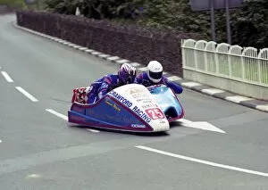 Images Dated 16th August 2016: Simon Neary & Gary Partridge (Windle Yamaha) 2002 Sidecar TT
