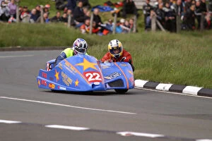Images Dated 5th June 2004: Simon Neary & Steve Taylor (Windle Yamaha) 2004 Sidecar TT