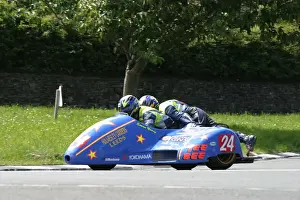 Simon Neary & Stuart Bond (Baker Yamaha) 2005 Sidecar TT