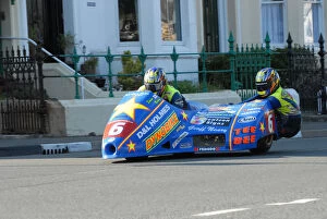 Images Dated 10th June 2009: Simon Neary & Stuart Bond (Dynobike Suzuki) 2009 Sidecar TT