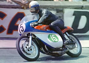 Images Dated 19th December 2018: Bill Smith (Brown Yamaha) 1969 Lightweight TT