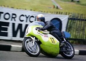 Images Dated 14th November 2015: Bill Smith (Kawasaki) on May Hill; 1970 Senior TT