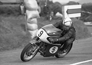 Images Dated 23rd July 2016: Bill Snelling (Velocette Metisse) 1975 Jurby Road