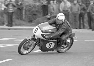 Images Dated 5th April 2021: Bill Snelling (Velocette Metisse) 1975 Jurby Road