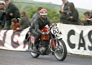 Images Dated 14th April 2021: Bill Southcombe (Cotton) 1968 Production TT