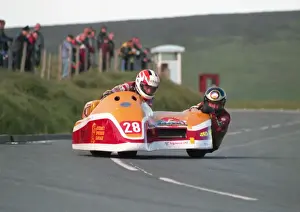 Stephen Ramsden & Philip Roberts (Jacobs Yamaha) 1999 Sidecar TT