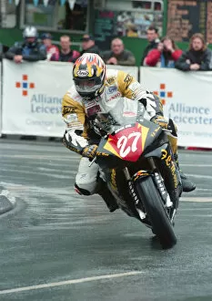 Images Dated 17th May 2021: Steve Dey (Yamaha) 2000 Production TT
