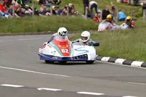 Images Dated 5th June 2004: Steve Sinnott & Dave Corlett (Molyneux Kawasaki) 2004 Sidecar TT