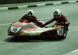 Images Dated 13th March 2018: Steve Sinnott & Nick Walker (SWS Yamaha) 1980 Sidecar TT