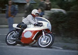 1973 Junior Manx Grand Prix Collection: Steve Tonkin Yamaha 1973 Junior Manx Grand Prix
