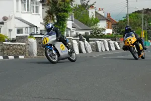 Steven Elliott (Rutter Honda) leads Ken Davis (Gawthorpe Honda) 2014 Pre TT Classic