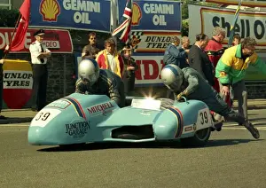 Stuart Applegate & Rod Appleton (Yamaha) 1988 Sidecar TT