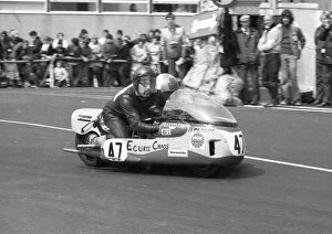 Images Dated 23rd July 2016: Stuart Applegate & Ron Hardy (Suzuki) 1977 Sidecar TT